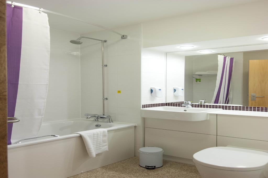 Premier Inn London Harrow Δωμάτιο φωτογραφία