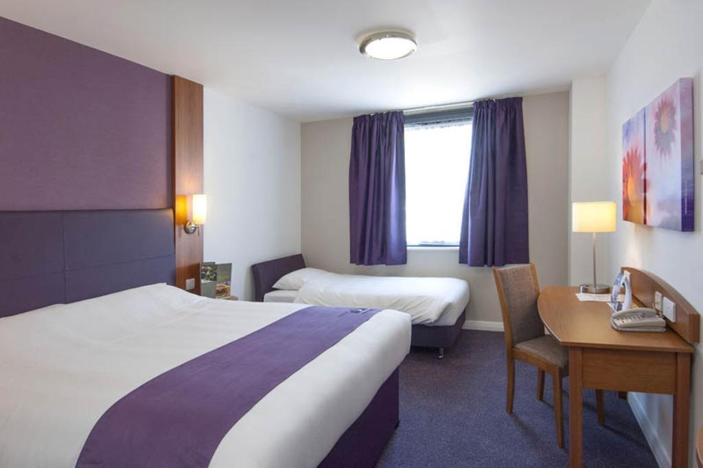 Premier Inn London Harrow Δωμάτιο φωτογραφία