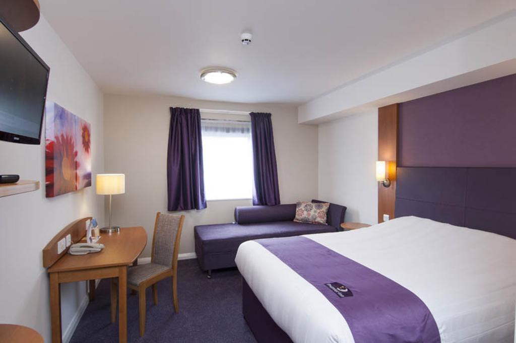 Premier Inn London Harrow Δωμάτιο φωτογραφία