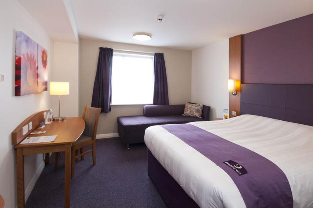 Premier Inn London Harrow Δωμάτιο φωτογραφία