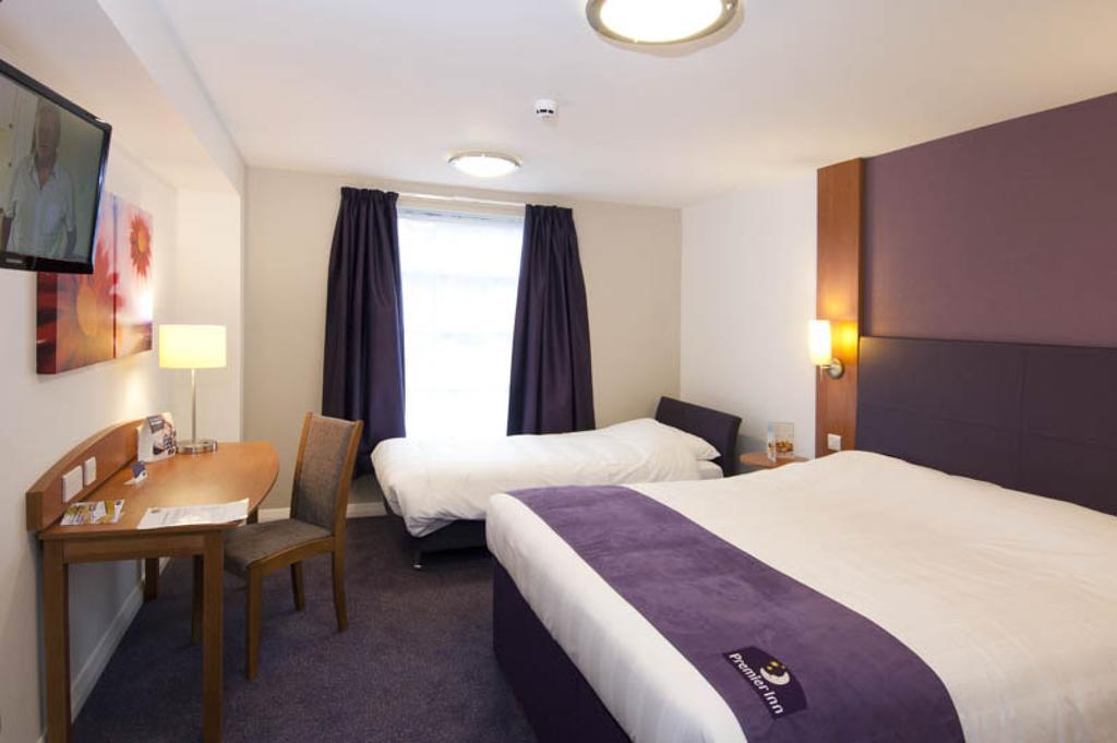 Premier Inn London Harrow Δωμάτιο φωτογραφία