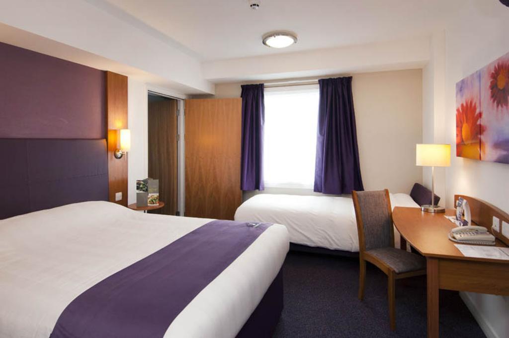 Premier Inn London Harrow Δωμάτιο φωτογραφία