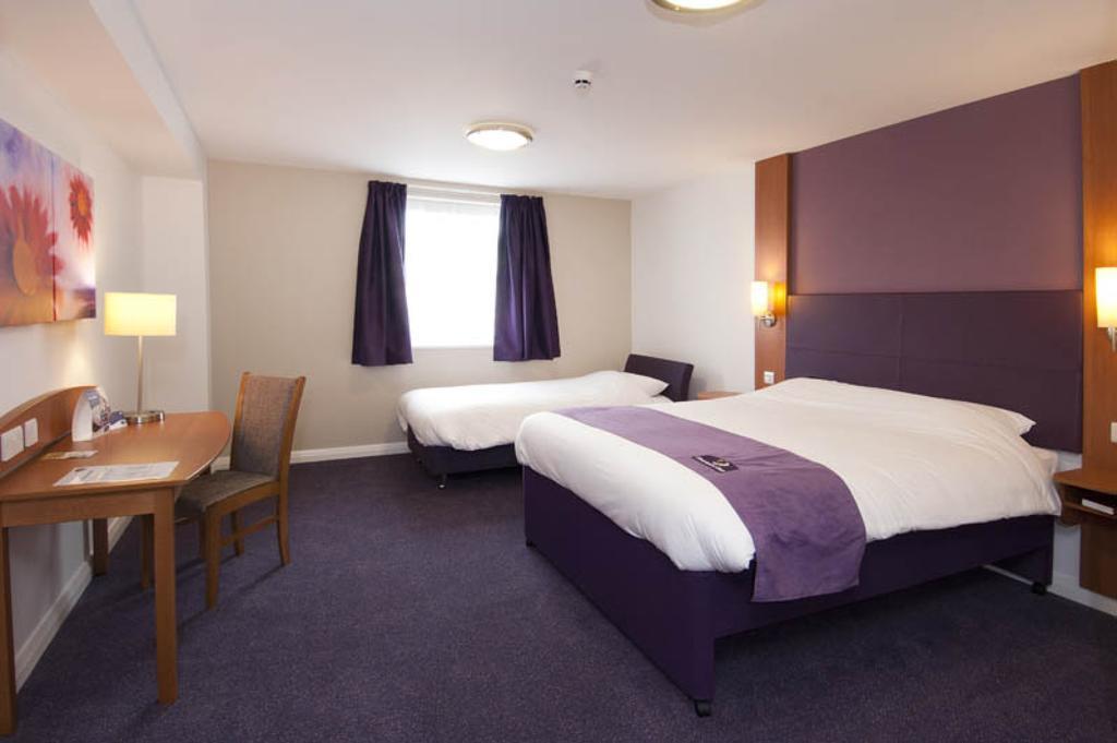 Premier Inn London Harrow Δωμάτιο φωτογραφία